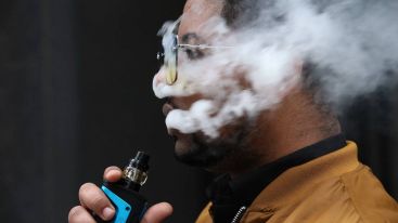 Hút Vape là gì? Hút thuốc lá điện tử có hại không?