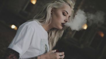 Mới chơi thuốc lá điện tử nên hút Pod hay Vape là tốt nhất?