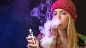 Nên xử lý tình trạng hút vape bị cháy bông thế nào?